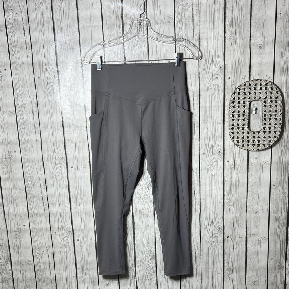Danskin crosstrain high-rise cropped leggings size Medium